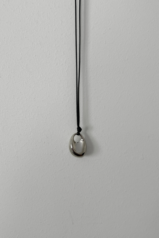 PEBBLE SILVER